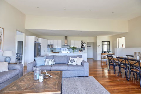 Alpine Air - Sunshine Coast Tourism 1