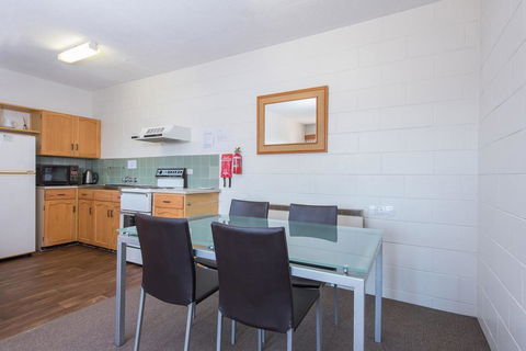 Alpine Apartment - Great Location With Views Of Lake Jindabyne - Holiday Sunshine Coast 3