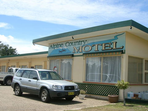 Alpine Country Motel - Holiday Sunshine Coast 0