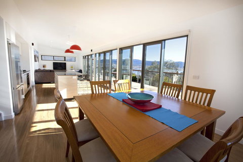 Alpine Freedom - Holiday Sunshine Coast 1