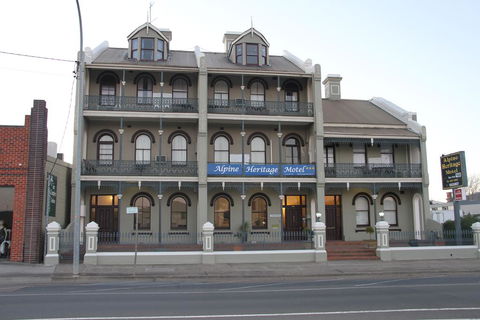 Alpine Heritage Motel - Holiday Sunshine Coast 0