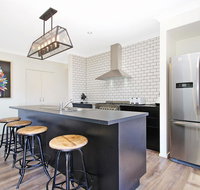 Alpine Knights Stylish Luxury - Sunshine Coast Tourism