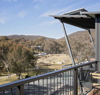 Alpine Lake Retreat - Holiday Sunshine Coast