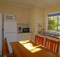 Alpine Park Riverside Cottages - Sunshine Coast Tourism