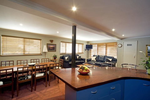 Alpine View Apartments - Sunshine Coast Tourism 1