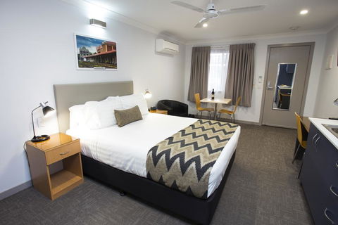 Altitude Motel Apartments - Holiday Sunshine Coast 2
