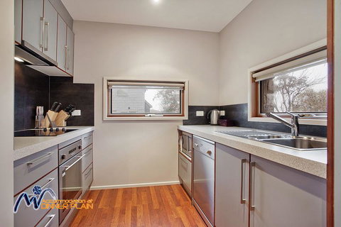 Alyeska - Sunshine Coast Tourism 3