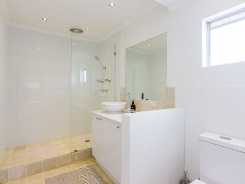 Amalfi Beach House - Holiday Sunshine Coast 3