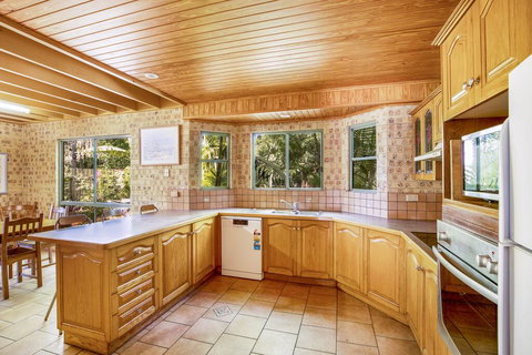 Amaroo - Rainbow Shores Room For Everyone And Walk To Beach - Holiday Sunshine Coast 1