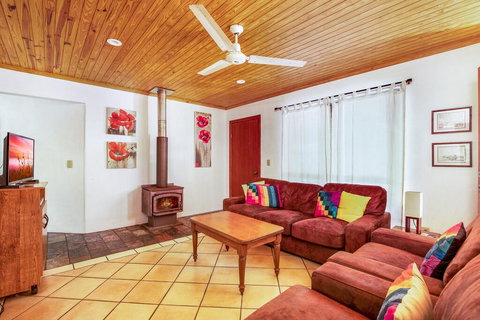 Amaroo - Rainbow Shores Room For Everyone And Walk To Beach - Holiday Sunshine Coast 2