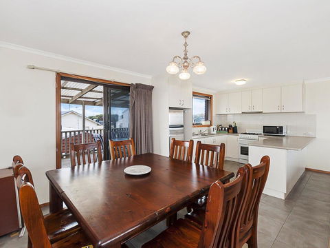 AMBIENCE BY THE SEA - Sunshine Coast Tourism 1