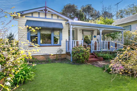 Ambrose Cottage Front Apartment - Sunshine Coast Tourism 0