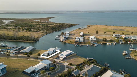 Anchored - Access To The Gippsland Lakes - Sunshine Coast Tourism 0
