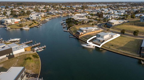 Anchored - Access To The Gippsland Lakes - Sunshine Coast Tourism 2