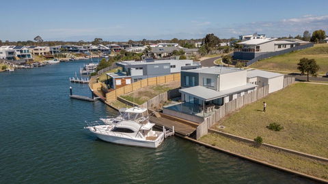 Anchored - Access To The Gippsland Lakes - Sunshine Coast Tourism 1