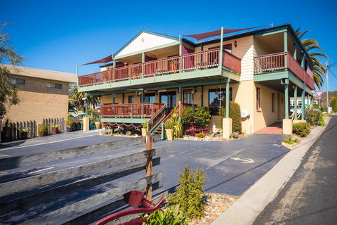 Anchors Aweigh - Sunshine Coast Tourism 0
