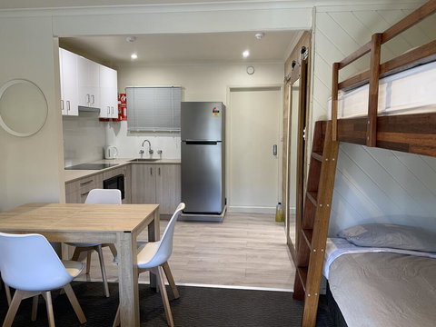 Aneeki Ski Lodge - Sunshine Coast Tourism 3