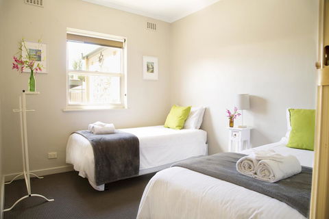 Angaston Mews - Holiday Sunshine Coast 1