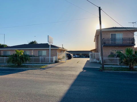 Angel's Rest Motel - Sunshine Coast Tourism 2