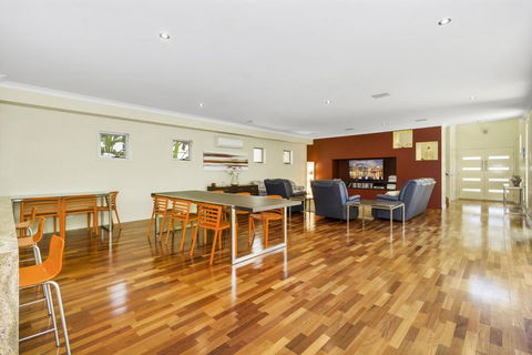 ANGOURIE HOUSE - SALT VILLAGE - Holiday Sunshine Coast 3