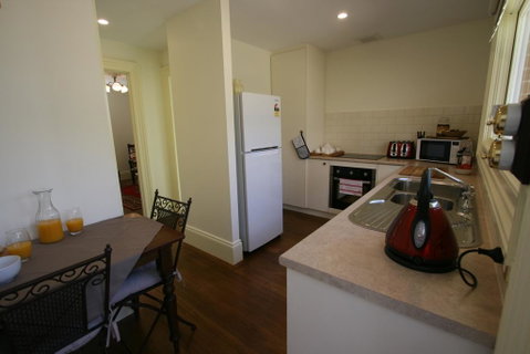 Annies Garden Cottage - Sunshine Coast Tourism 1
