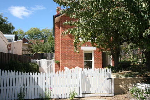 Annies Garden Cottage - Sunshine Coast Tourism 0