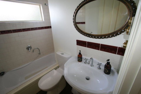 Annies Garden Cottage - Sunshine Coast Tourism 3
