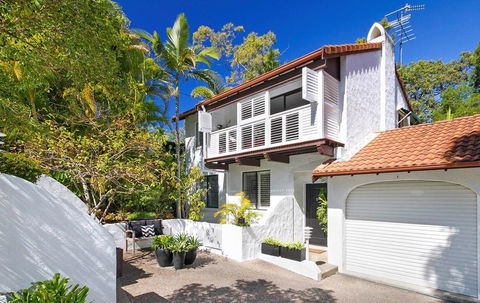 Apartment 1 - 20 Viewland Drive - Holiday Sunshine Coast 0