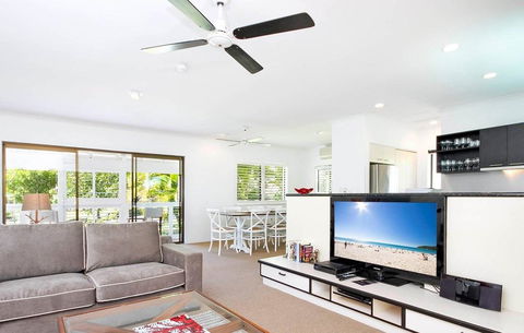 Apartment 1 - 20 Viewland Drive - Holiday Sunshine Coast 1