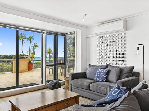 APARTMENT 12 PACIFIC APARTMENTS- Across From The Pier - Holiday Sunshine Coast 2