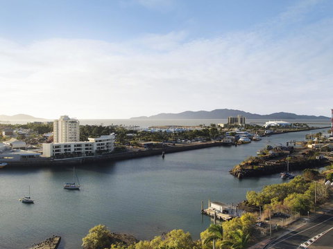 Apartments @ 81 Palmer - Sunshine Coast Tourism 3