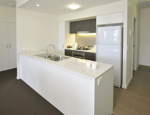 Apartments G60 Gladstone - Holiday Sunshine Coast 3