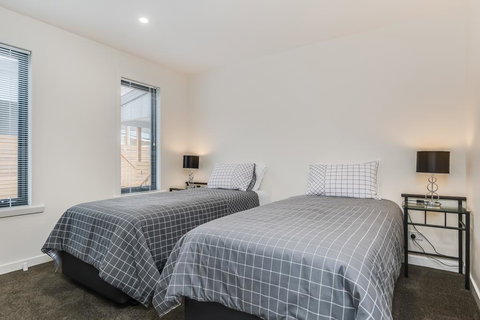 Apartments On Fraser Bicheno - Sunshine Coast Tourism 3