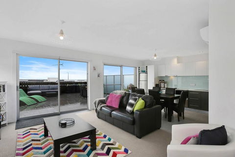 APOLLO 13 PENTHOUSE - Free Wifi & Huge Terrace! - Sunshine Coast Tourism 0