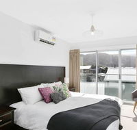 APOLLO 13 STUDIO - free wifi opposite beach - Sunshine Coast Tourism