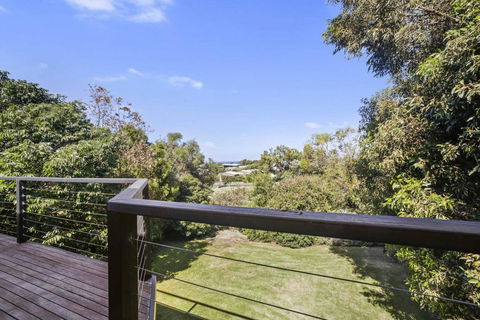 APOLLO BAY HOLIDAY HOUSE - Walk To Beach + Wifi - Sunshine Coast Tourism 1