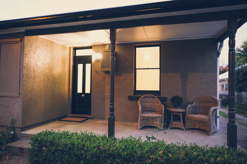 Apple Cottage, Orange NSW - Sunshine Coast Tourism 1