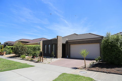 Apple House - Sunshine Coast Tourism 0