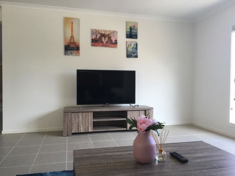 Apple House Point Cook - Sunshine Coast Tourism 1