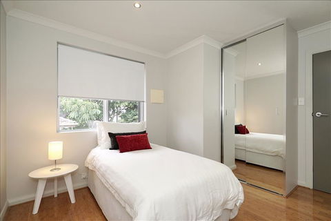 Applecross Riverside Apt - Holiday Sunshine Coast 0