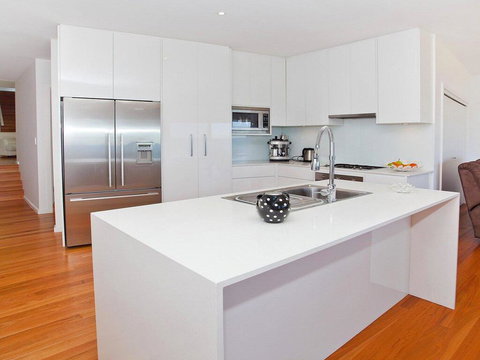 Aqua - Views Over Jones Beach - Holiday Sunshine Coast 1