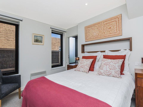 Aqua Mist Seascape - Sunshine Coast Tourism 3