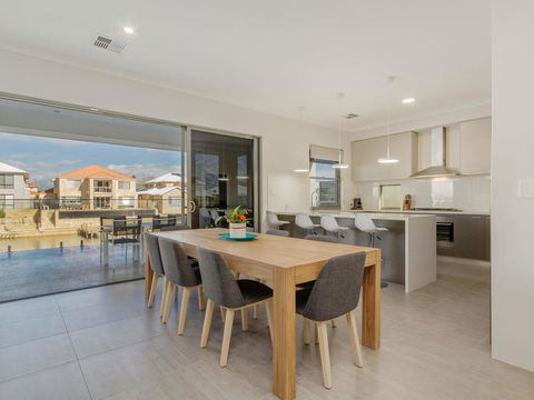 Aqua Vista - Holiday Sunshine Coast 3