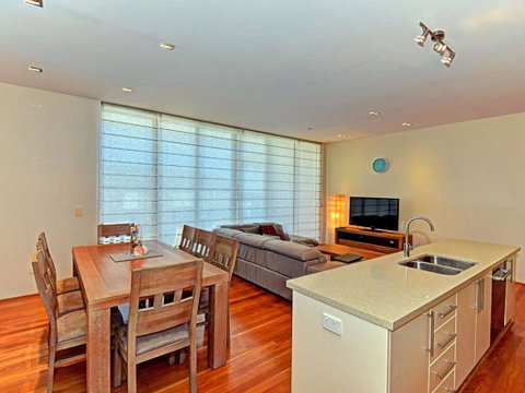 Aqua Viva 2 - Sunshine Coast Tourism 1
