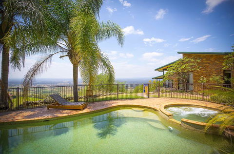 Aquila - Sunshine Coast Tourism 0