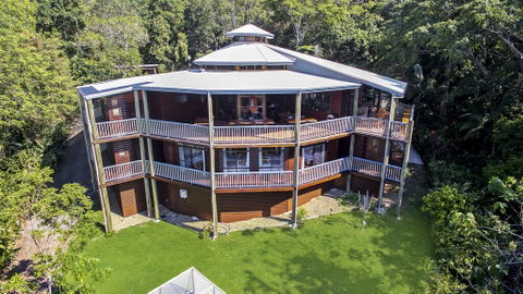 Aquila Retreat Mansion - Sunshine Coast Tourism 3