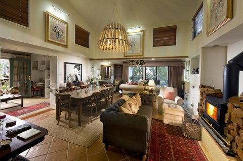 Arabella Guesthouse - Sunshine Coast Tourism 1