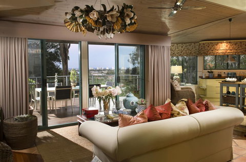 Arabella Guesthouse - Sunshine Coast Tourism 3