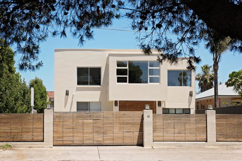 Arabella On West - Holiday Sunshine Coast 0