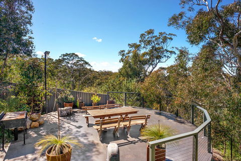 Arana Wentworth Falls - Sunshine Coast Tourism 2